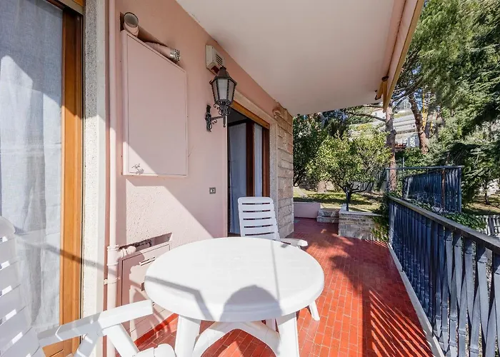 شقة Lemon Tree - Garden, Sea View, Wifi سانريمو